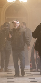 ABDde büyük kriz Göstericiler kongre binasını bastı... Silahlar çekildi