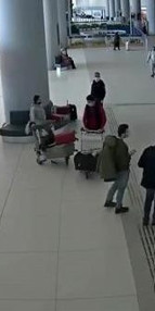 İstanbul Havalimanında midesinde uyuşturucu taşıyan İranlı kuryeler böyle yakalandı