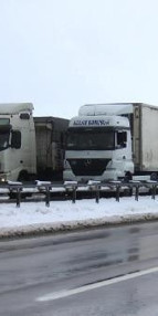 Bursa-İzmir karayolu trafiğe kapandı Kuvvetli kar yağışı ve trafik kazaları...