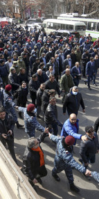 Ordu Paşinyanı istifaya çağırdı, Ermenistanda sokaklar hareketlendi