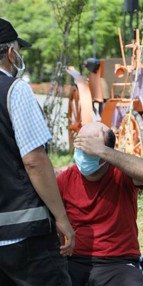 Antalyada sahilde iğrenç olay Kabindeki genç kızları görüntülerken yakalandı