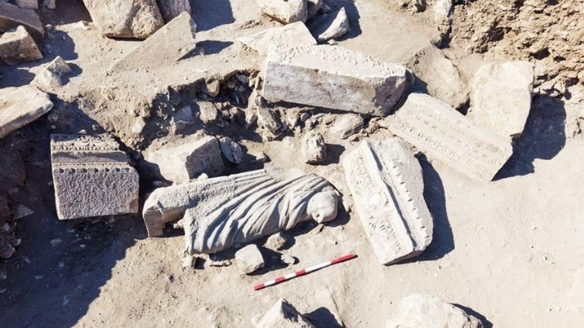 Aspendos'ta 1800 Yıllık Sağlık Tanrısı Heykeli Bulundu
