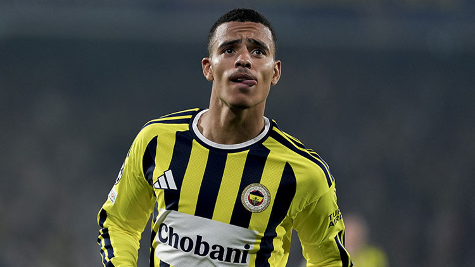Mason Greenwood in Fenerbahçe's yellow and navy striped home kit in action