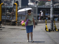 İstanbulda sıcak havadan bunalan sahil ve parklara koştu