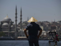 İstanbulda sıcak havadan bunalan sahil ve parklara koştu