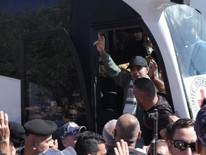 Dünyanın konuştuğu görüntüler: Filistinli esirler böyle özgürlüğüne kavuştu