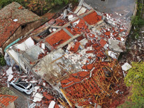 Balıkesir’in Sındırgı ilçesinde 6.1 büyüklüğünde deprem Enkaz alanları görüntülendi