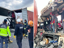 Yolcu otobüsünün TIRa çarptığı kazada çok sayıda ölü ve yaralı