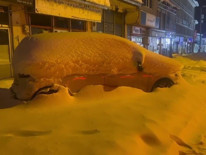 Sıcaklık eksi 31 dereceye düştü: Kar yağışı yeniden başladı Her yer beyaza büründü: Böyle bir kar yağışı görmemiştik