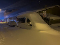 Sıcaklık eksi 31 dereceye düştü: Kar yağışı yeniden başladı Her yer beyaza büründü: Böyle bir kar yağışı görmemiştik