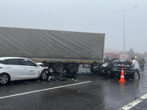 Yoğun sis kazaya neden oldu 10 araç birbirine girdi: 2 kişi hayatını kaybetti