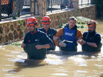 Antalyada 24 saatte metrekareye 74,4 kilogram yağış düştü Çay taştı, mahsur kalanlar kurtarıldı