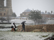 Kar yağışı başladı: Evler beyaz örtüyle kaplandı Karın keyfini çıkarıyoruz