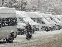 Lapa lapa kar yağışı başladı: Kara teslim oldular, her yer beyaz örtüyle kaplandı Zorunlu olmadıkça dışarı çıkmayın