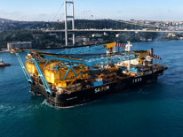 Dev vinç gemisi Saipem 7000 İstanbul Boğazından geçti