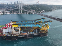 Dev vinç gemisi Saipem 7000 İstanbul Boğazından geçti