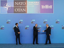Erdoğan liderleri karşıladı, aile fotoğrafı çekildi NATO Liderler Zirvesinden dikkat çeken kareler...