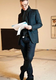 En seksi sanat eleştirmeni Tim Marlow