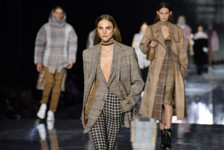 2020 Londra Moda Haftası Burberry Defilesi