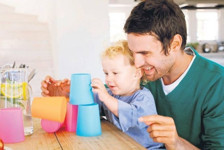Çocukla hangi dönemde nasıl oyunlar oynamalı?
