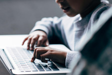 Anne babalar dikkat! Ergenlerde çevrimiçi kumar bağımlılığına ilgi arttı