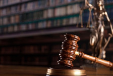 Şiddete uğrayan kadınların başvurabilecekleri hukuki yollar neler? 