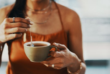 Daha genç görünmek için en etkili anti-aging içecekler