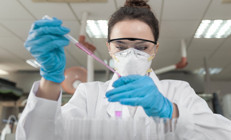 Hollandalı bilim insanları: Anne sütü koronavirüs düşmanı