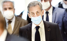 Sarkozy’ye yolsuzluktan 3 yıl hapis cezası