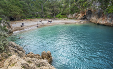 Karadan ulaşılan ve keşfedilmeyi bekleyen gizli koylar…  3 bölge, 4 şehir ve 15 koy