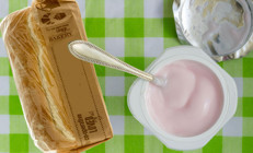 12 yaşında ve tam 10 yıldır sadece yoğurt ekmek yiyor