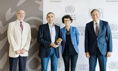 Prof. Şahin ve Dr. Türeci’ye ‘Tıp Onur Ödülü’