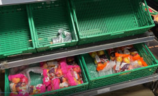 İngilterede kriz büyüyor Market rafları boşaldı