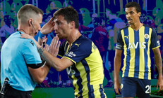 Son Dakika: Fenerbahçe-Olympiakos maçında taraftardan büyük isyan 2 isim tepki gördü ve...