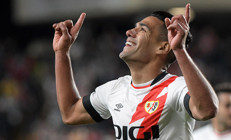 Galatasaraydan ayrılan Radamel Falcao, İspanyada gollerine devam ediyor Barcelona ve Pique...