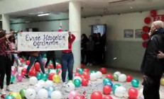 Muharrem öğretmen okulda coşkuyla karşılanmıştı