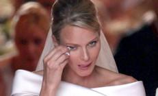 Taciz ettiği genç kadının laneti bütün aileyi esir aldı: Prenses Charlene, kalabalık masada ağlayıp mutsuzluğunu herkese göstermek istedi