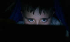 Okul sıralarında ve ailelerin önünde izliyorlar İlkokul çağında porno tehlikesi...