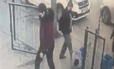 Ankarada isyan ettiren olay Yere düşen engelli çocuğunu tekmeledi