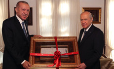 Cumhurbaşkanı Erdoğandan Bahçeliye sürpriz hediye Kritik görüşme