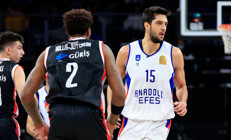 Anadolu Efes, Beşiktaş’ı farklı yendi