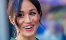 Meghan beni çıplak gördü ve dalga geçti