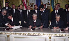 Batı Ukraynaya ihanet mi etti 28 yıl önce atılan imza ve tutulmayan sözler...