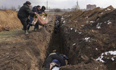 Dehşete düşüren kareler: Kanlı işgalde ölenler, toplu mezara gömüldüler