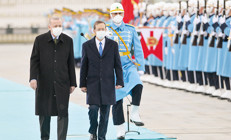 Herzog uçağına ‘barış ve işbirliği’ yazdırıp geldi