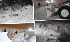 Bitliste yoğun kar yağışı... Korkutan anlar: Park halindeki araçların üzerine çığ düştü