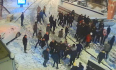 Kartopu savaşı, silahlı çatışmaya döndü: 6 yaralı
