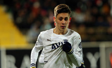 Fenerbahçede ilk golünü atan Arda Güler, sevincini Mesut Özille paylaştı