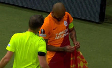 Galatasaray - Barcelona maçında Marcaodan çılgın sevinç Korner bayrağını kırınca...