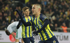 Fenerbahçe üç ayrılığı birden açıkladı